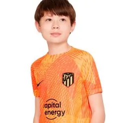 Camiseta Nike Atlético De Madrid Pre-Match 2022-2023 Niño -JUMA Deporte Comercio camiseta nike atletico de madrid pre match 2022 2023 nino laser crimson 2