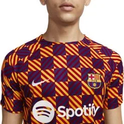 Camiseta Nike FC Barcelona Pre-Match 2022-2023 7 Camiseta Nike FC Barcelona Pre-Match 2022-2023 -JUMA Deporte Comercio camiseta nike fc barcelona pre match 2022 2023 yellow noble red 2
