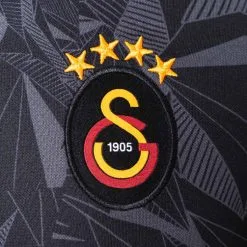 Camiseta Nike Galatasaray SK Segunda Equipación Stadium 2022-2023 Niño -JUMA Deporte Comercio camiseta nike galatasaray sk segunda equipacion stadium 2022 2023 nino anthracite black pepper red 2