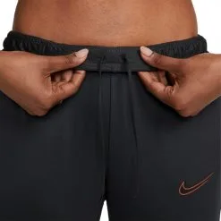 Pantalón Largo Nike Dri-FIT Strike Mujer 9 Pantalón Largo Nike Dri-FIT Strike Mujer -JUMA Deporte Comercio pantalon largo nike dri fit strike mujer off noir dark smoke grey dark russey 3