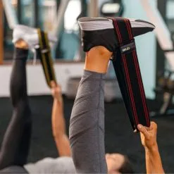 SKLZ Banda Pro Knit Hip Band Medium -JUMA Deporte Comercio sklz banda pro knit hip band medium black red 1